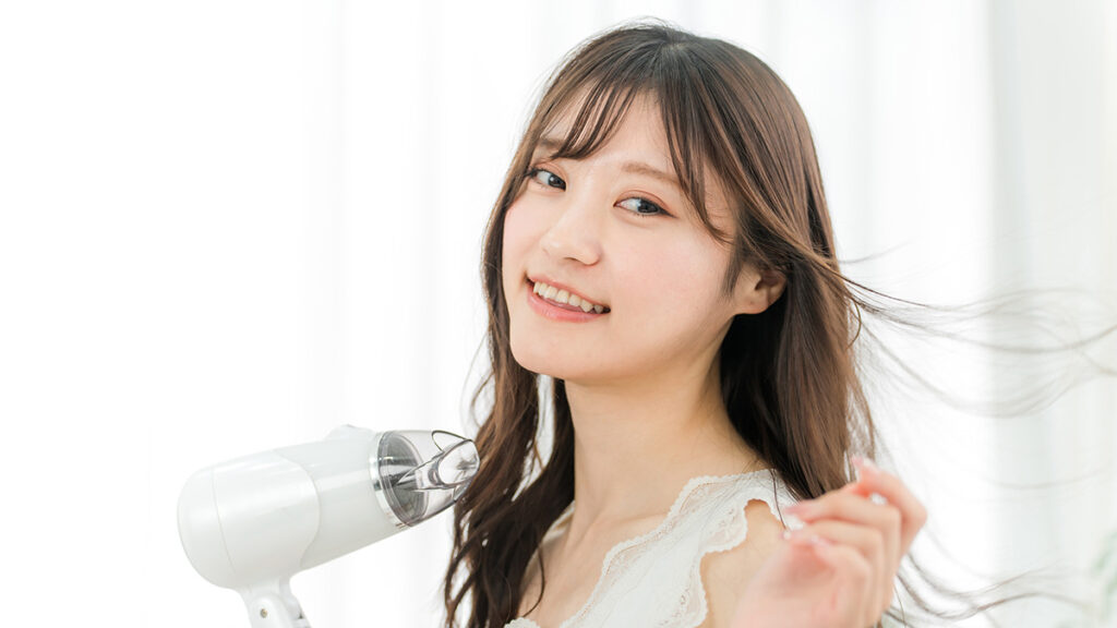 朝のスタイリングを楽にする！心斎橋の美容院でできるくせ毛対策！